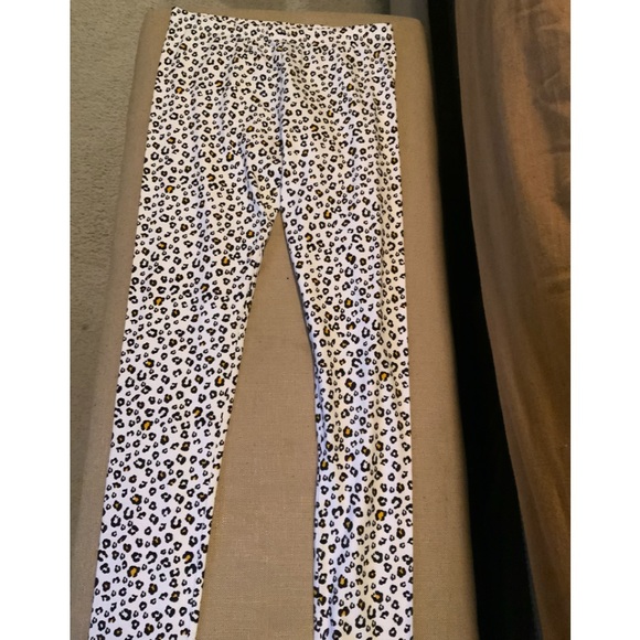 Arizona jean Co white / yellow / black cheetah pattern legging a ( Never Worn ) - Picture 2 of 7
